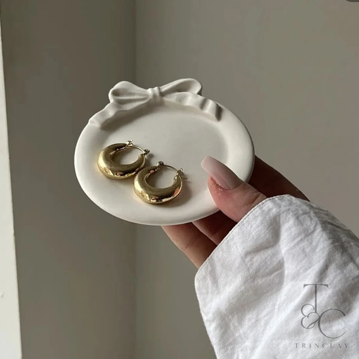 Round Bow Tray