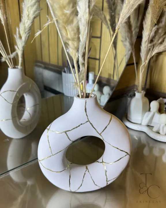 Donut vase w golden lining